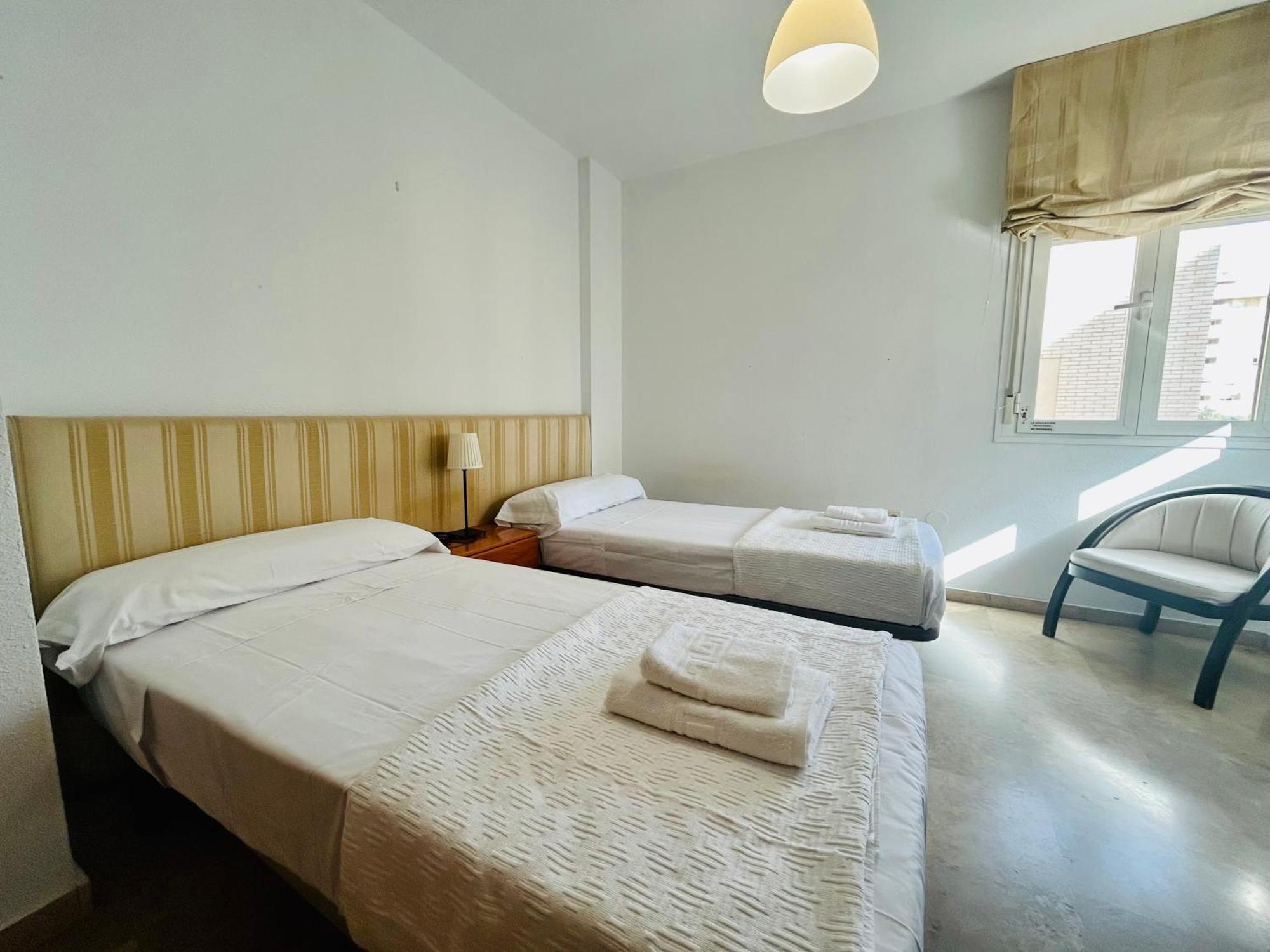 Guest House Teatinos Malaga Exterior photo